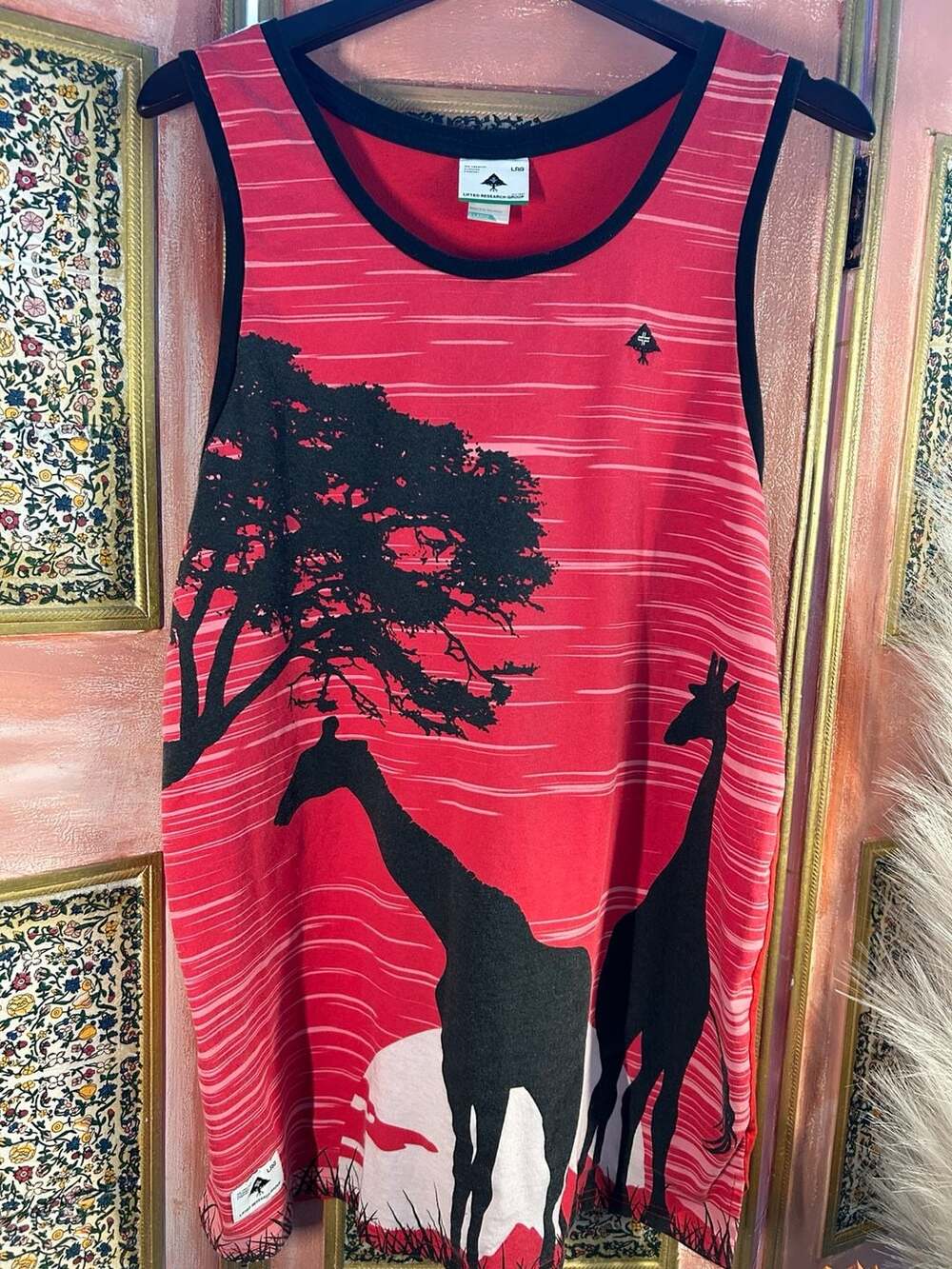 LRG Giraffe Tank Top Size X-Large Red Black Safari Sunset